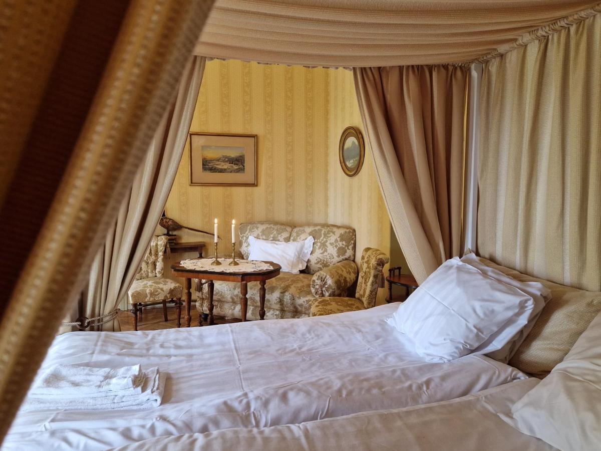Affittacamere Naeaes Slott Floda  Esterno foto