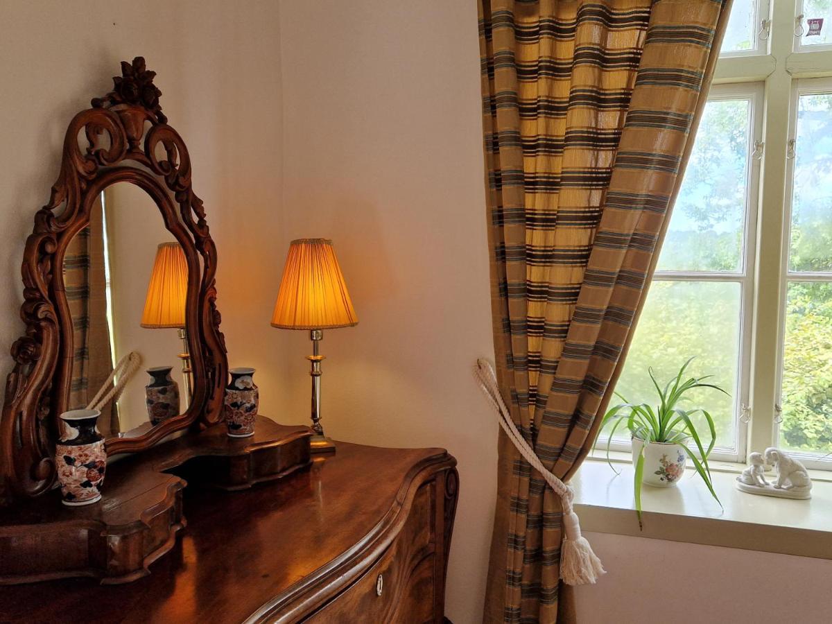 Affittacamere Naeaes Slott Floda  Esterno foto