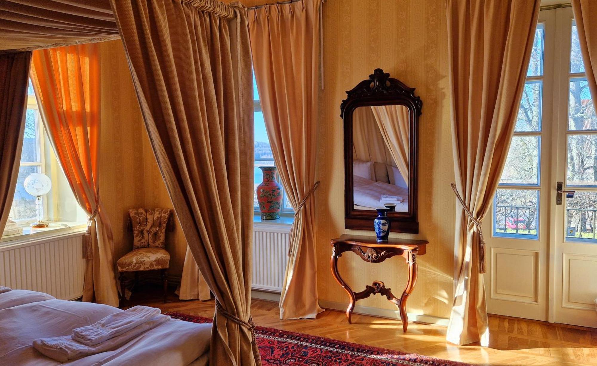 Affittacamere Naeaes Slott Floda  Esterno foto