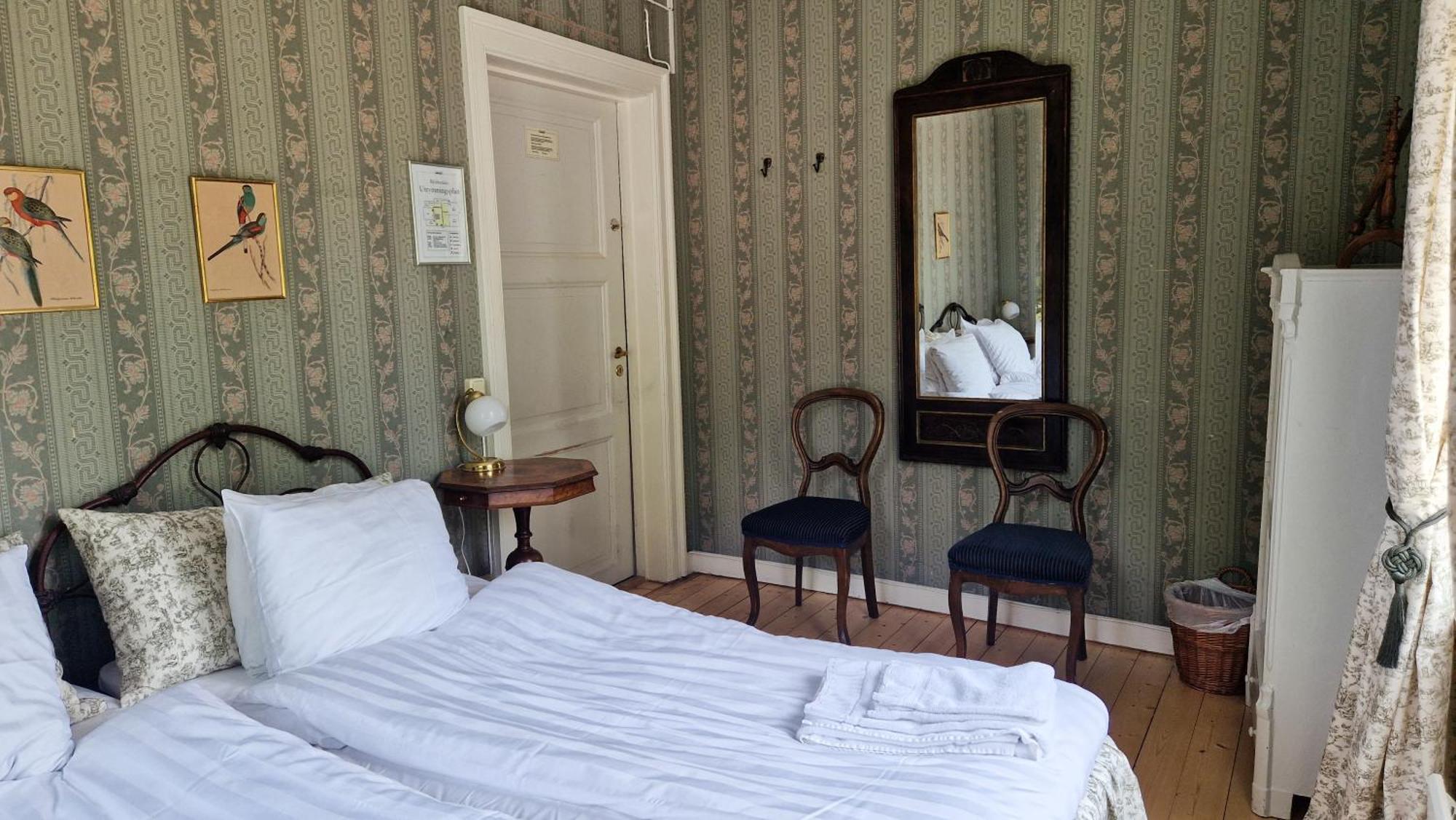 Affittacamere Naeaes Slott Floda  Esterno foto