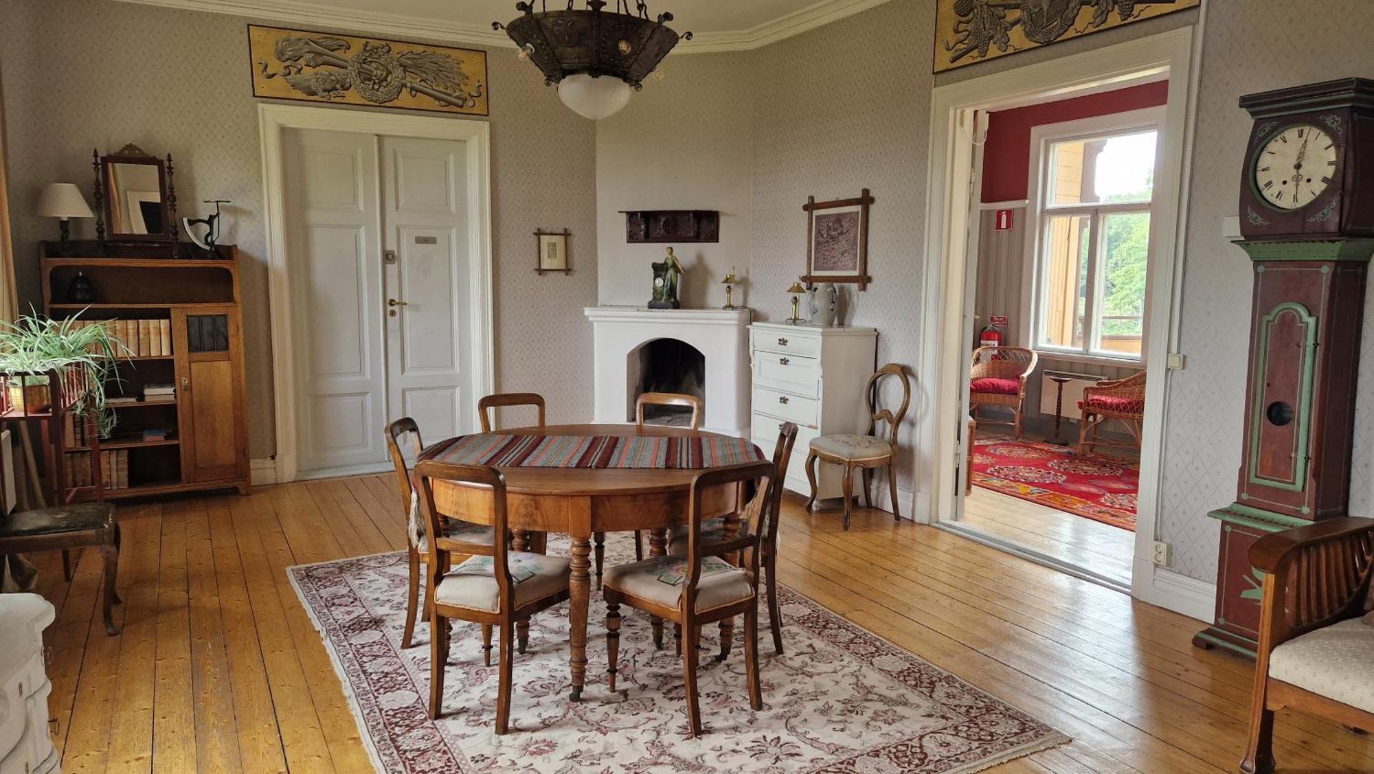 Affittacamere Naeaes Slott Floda  Esterno foto