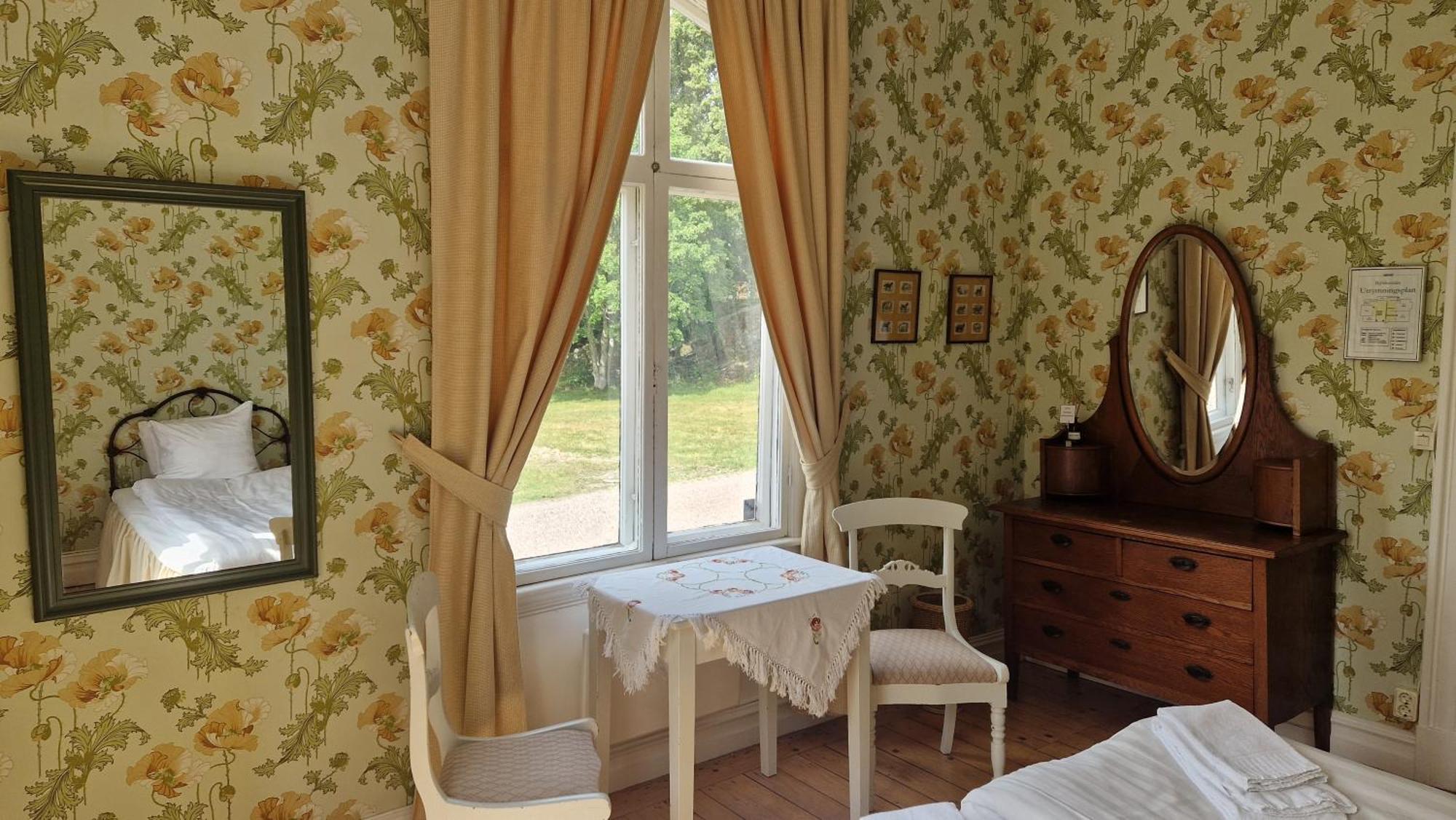 Affittacamere Naeaes Slott Floda  Esterno foto