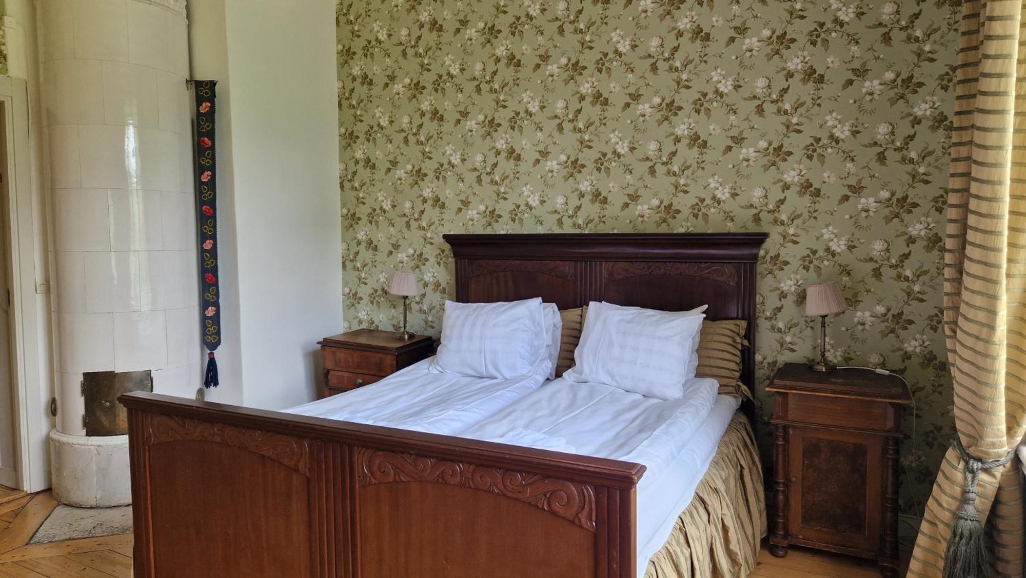 Affittacamere Naeaes Slott Floda  Esterno foto
