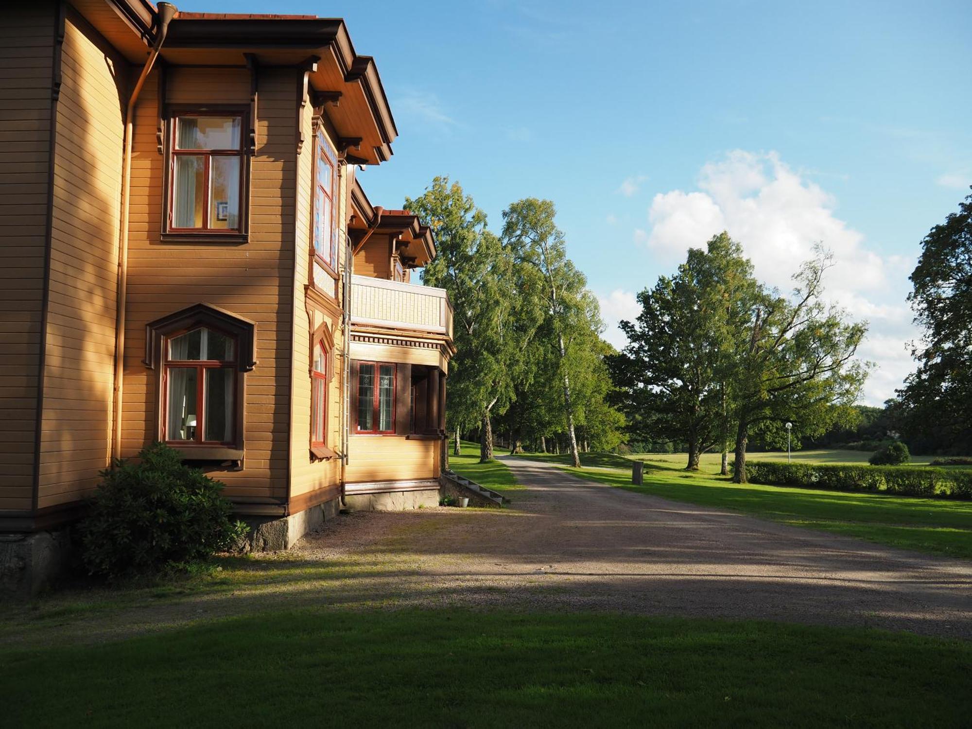 Affittacamere Naeaes Slott Floda  Esterno foto