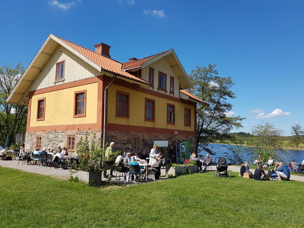 Affittacamere Naeaes Slott Floda  Esterno foto